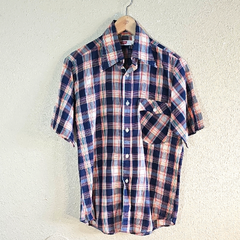 Vintage Levi's Short Sleeve Casual Button Down Shirt.